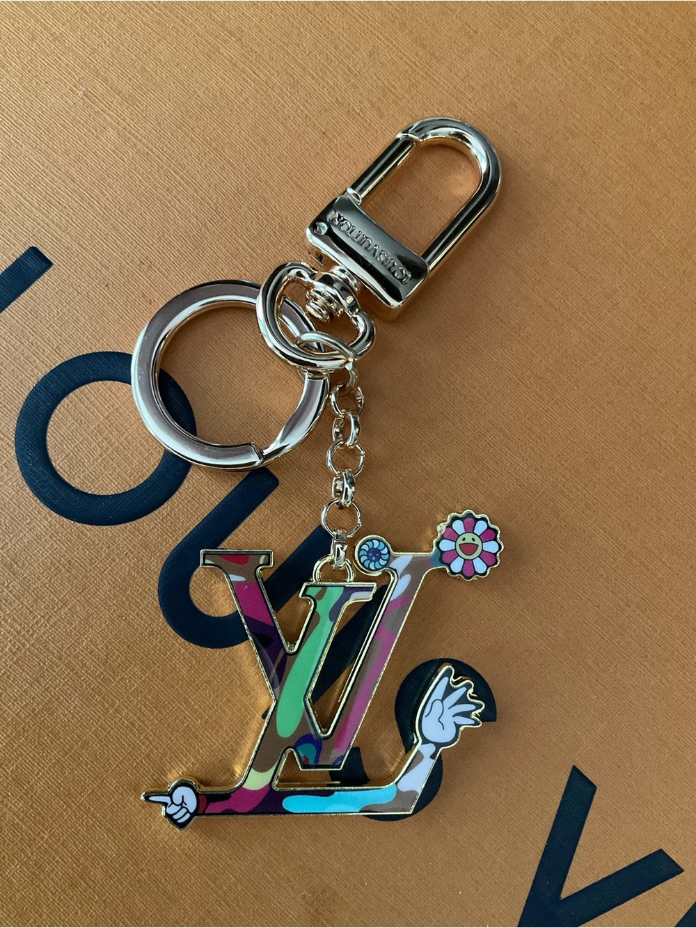 Louis Vuitton Gold LV Monogram Key & Card Holder Charm - Picture 4 of 5